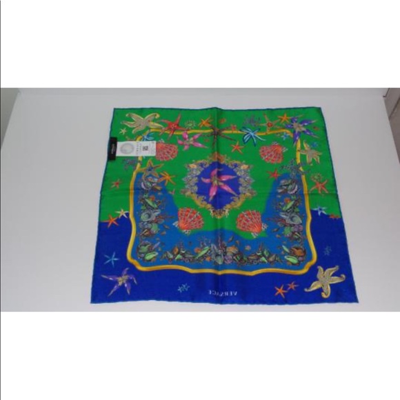 VERSACE TRESOR DE LA MER PRINT SILK SCARF SIZE OS - Picture 3 of 12